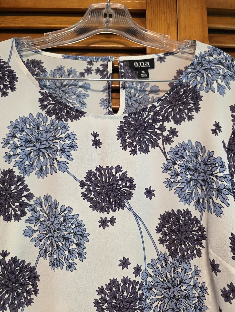 A.N.A. A New Approach White/Blue Hydrangea Bell Tiered Sleeves Blouse Size XL - Picture 4 of 16